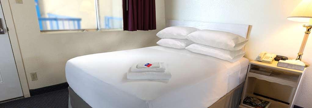 Aerospace Inn Mojave Room photo
