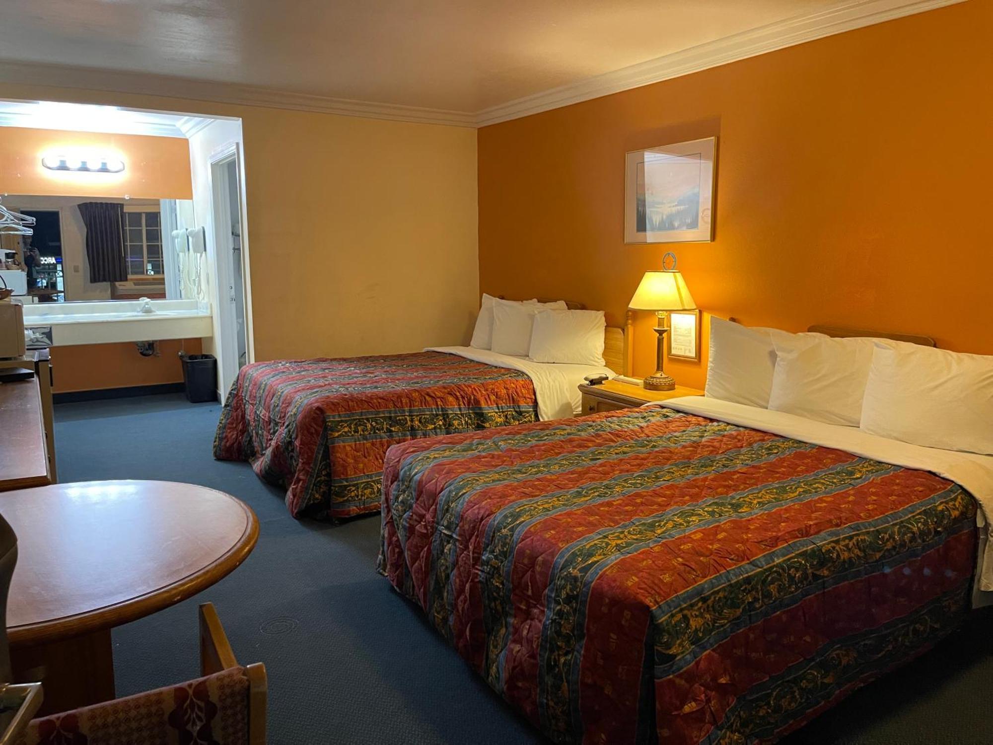 Aerospace Inn Mojave Exterior photo