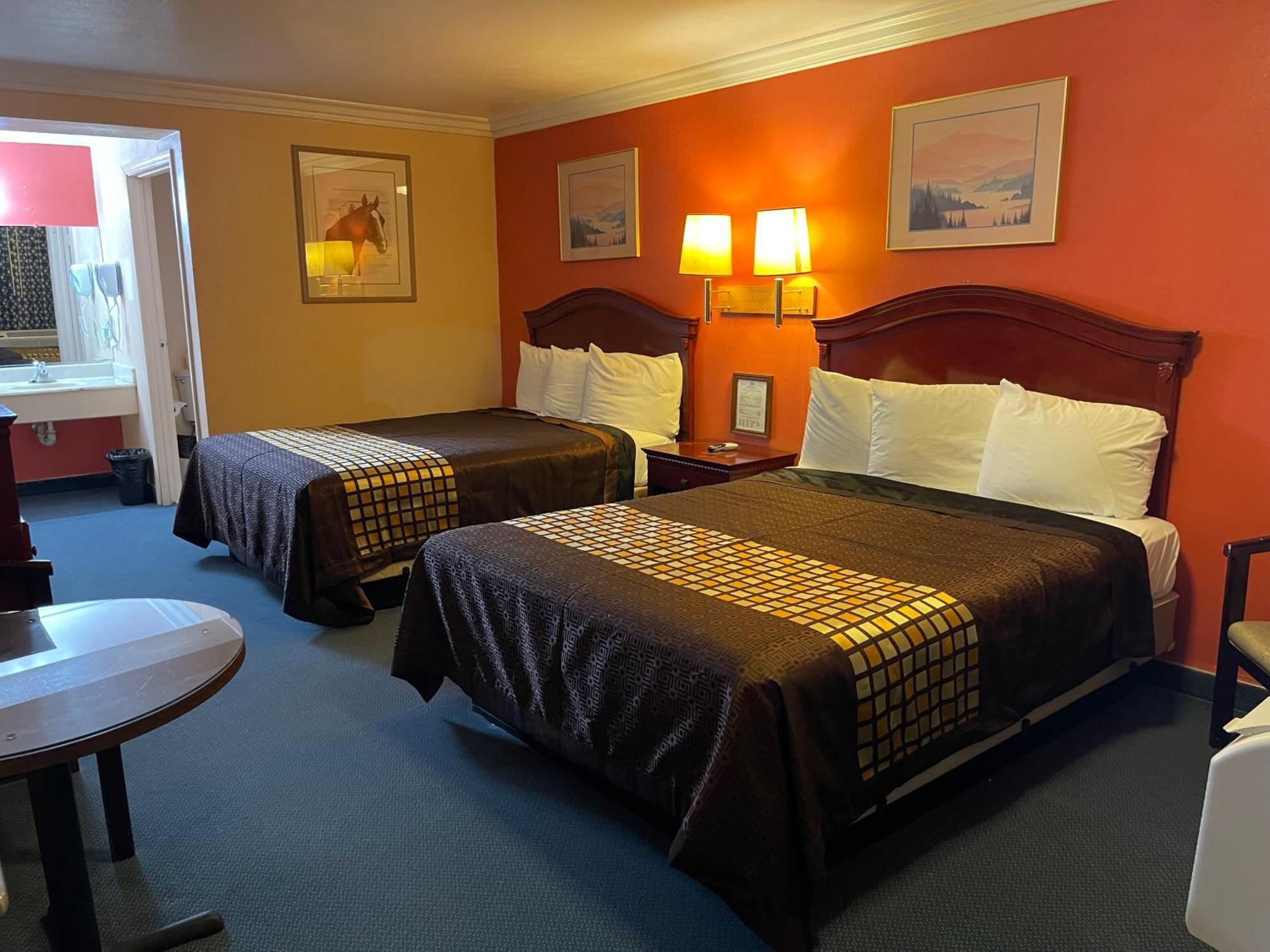 Aerospace Inn Mojave Exterior photo