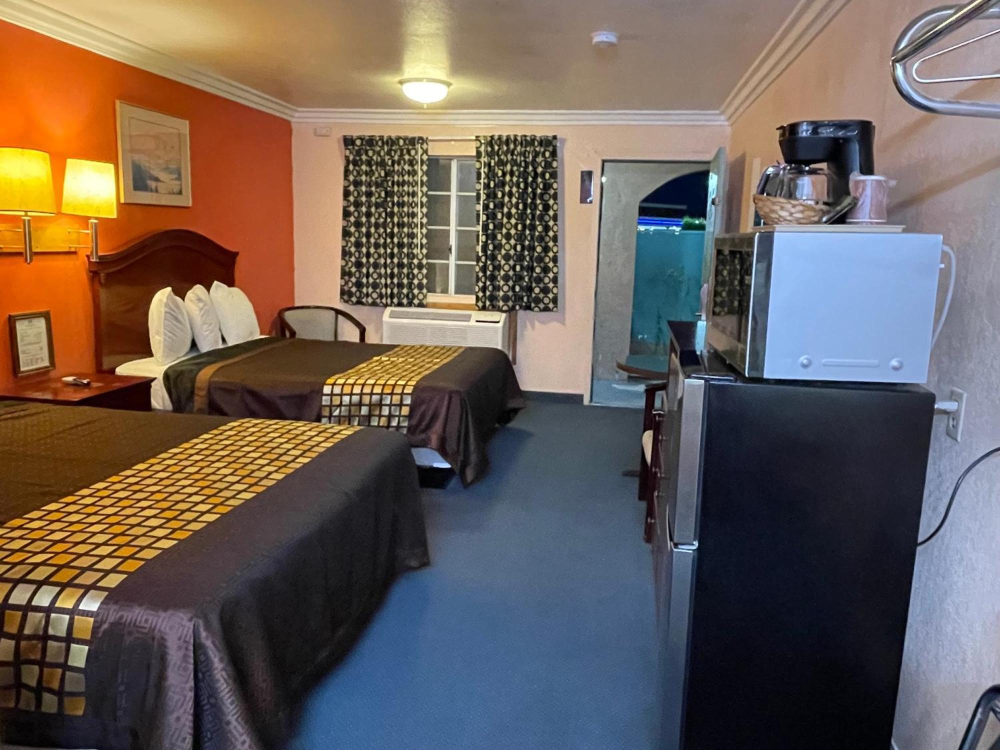 Aerospace Inn Mojave Exterior photo
