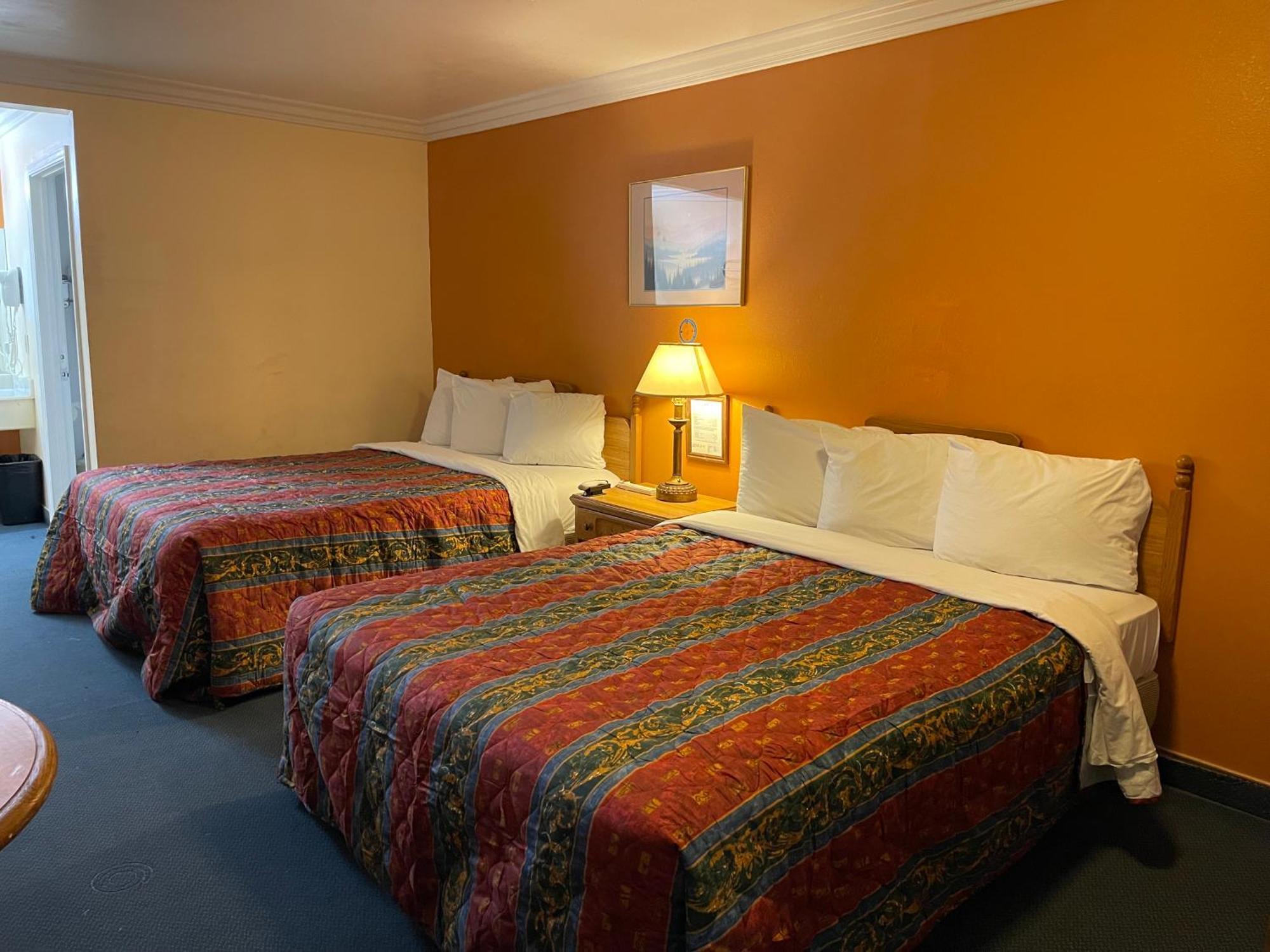 Aerospace Inn Mojave Exterior photo