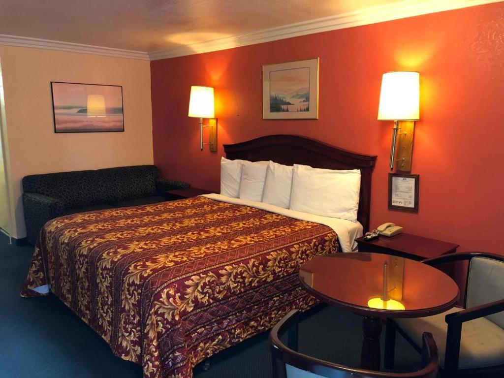 Aerospace Inn Mojave Exterior photo
