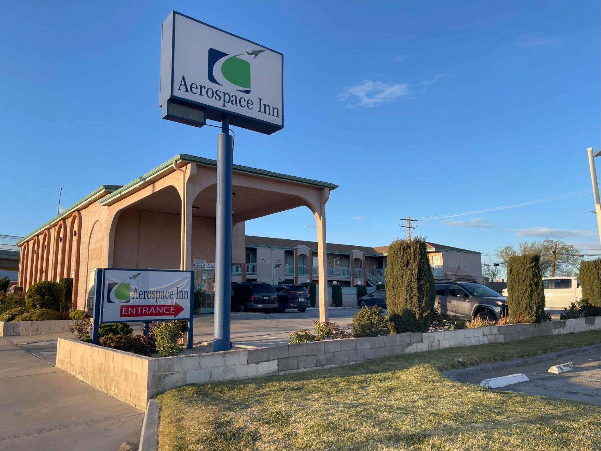 Aerospace Inn Mojave Exterior photo