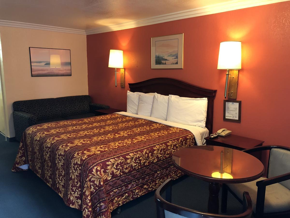 Aerospace Inn Mojave Exterior photo