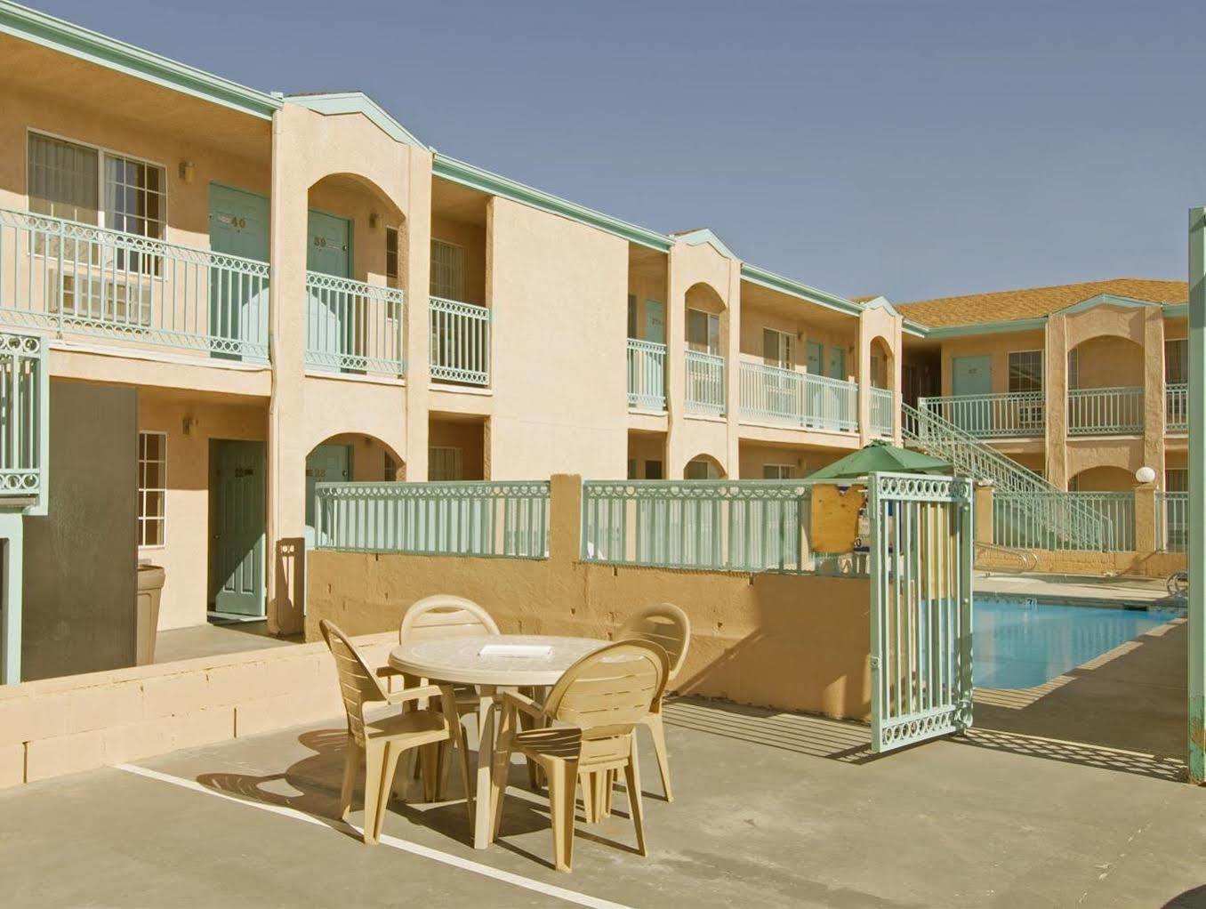 Aerospace Inn Mojave Exterior photo
