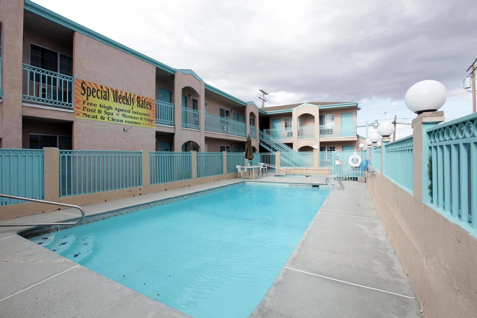Aerospace Inn Mojave Exterior photo