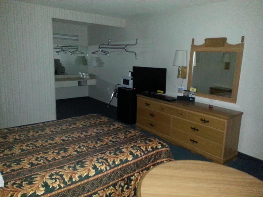 Aerospace Inn Mojave Exterior photo
