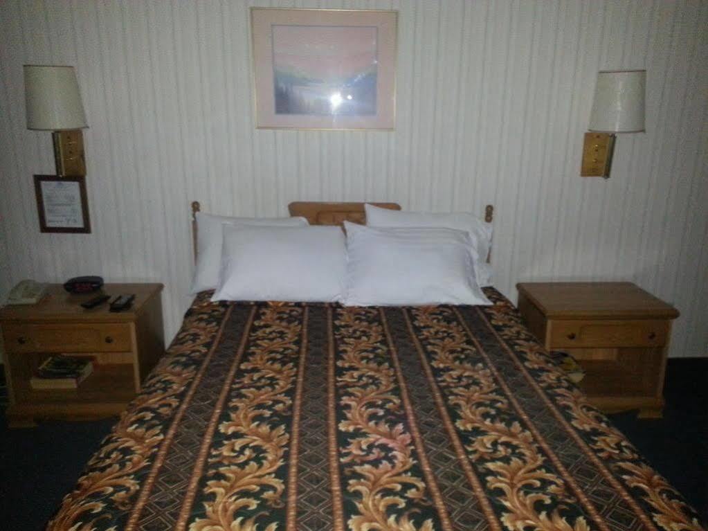 Aerospace Inn Mojave Exterior photo